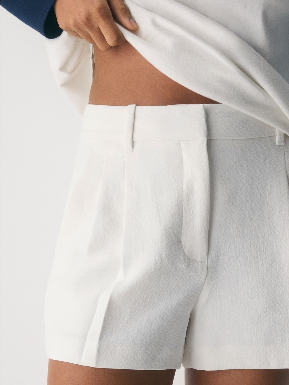Aritzia Wilfred Effortless Short